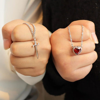 Colar Namorados Coração & Espada by bellaglan